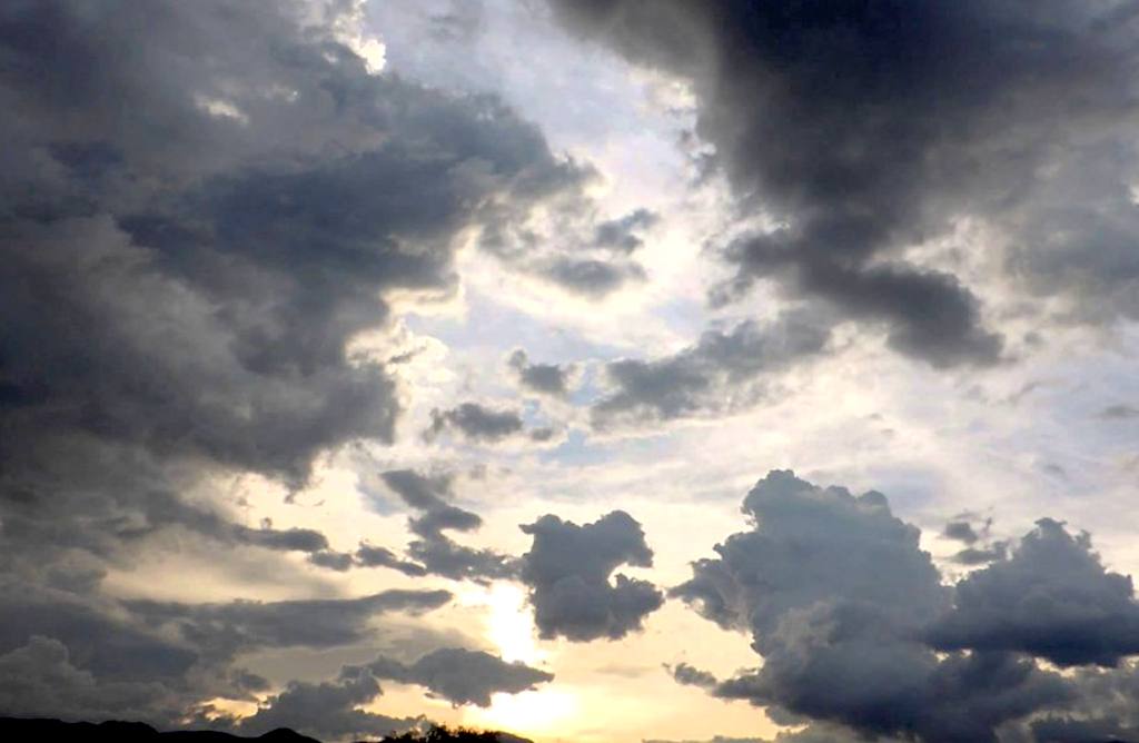 Cielos nubosos, sin descartar precipitaciones ocasionales, para hoy viernes